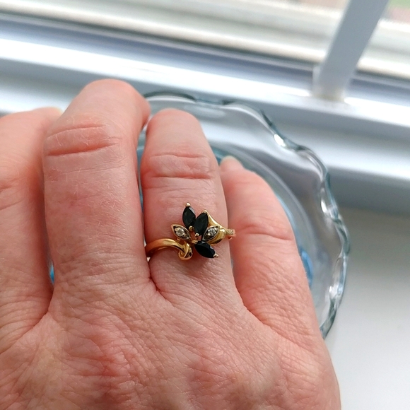 Blue Sapphire and diamond ring - Picture 1 of 4